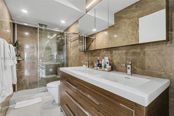 Arlen House West, 500 Bayview Dr #822, Sunny Isles Beach, Florida 33160, image 1