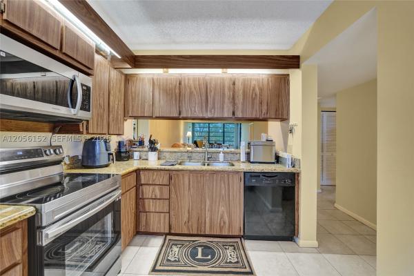Whitehall 2 Of Pine Island Ridge, 1713 Whitehall Dr #304, Davie, Florida 33324, image 2