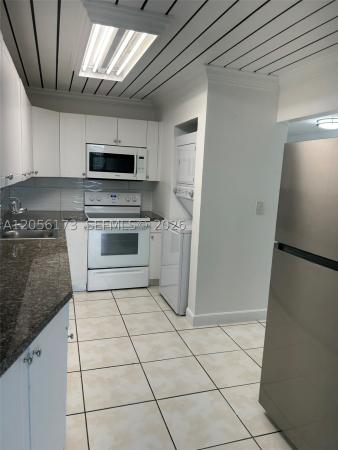 Samari Lake East, 10000 NW 80th Ct #2456, Hialeah Gardens, Florida 33016, image 2