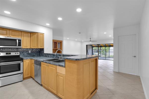 Windmill Gate, 6433 Windmill Gate Rd, Miami Lakes, Florida 33014, image 2