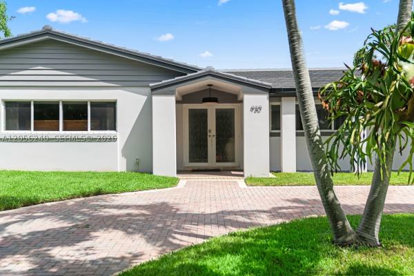 Pickwick Lake Estates, 930 NE 182nd Ter, North Miami Beach, Florida 33162, image 2