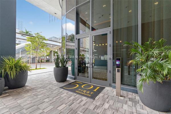 Miami, Florida 33132, image 1