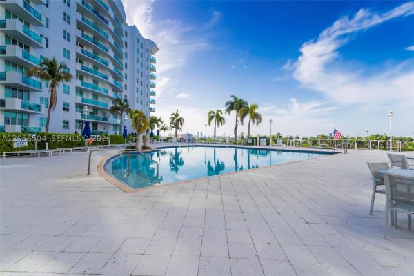 360, 7900 Harbor Island Dr #PH-19, North Bay Village, Florida 33141, image 3