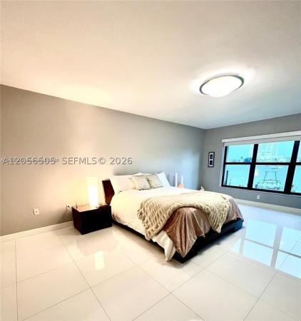 Lindal, 200 Golden Isles Dr #206, Hallandale Beach, Florida 33009, image 2