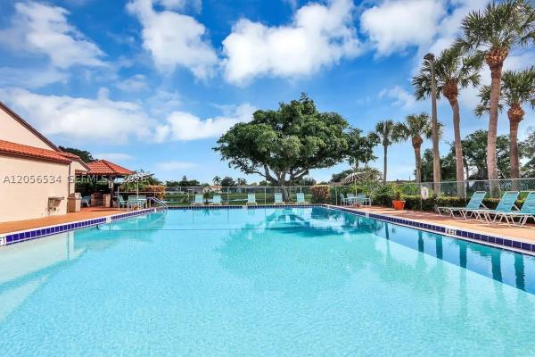 South Lake At Dos Lagos, 16 Via De Casas Sur #201, Boynton Beach, Florida 33426, image 2