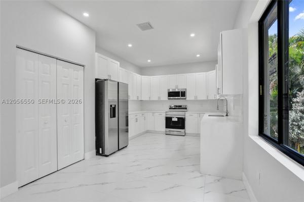 Marshall Court, 2445 SW 43rd Ter, Fort Lauderdale, Florida 33317, image 3