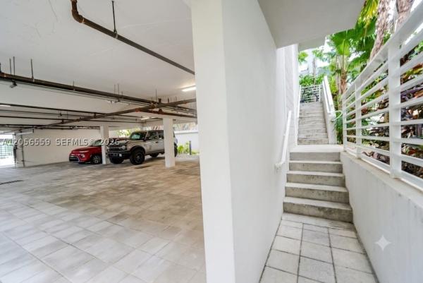 D Gems, 619 Meridian Ave #4, Miami Beach, Florida 33139, image 3