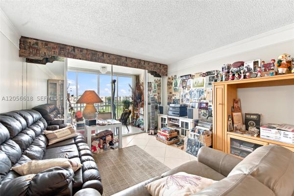 Meadowbrook Lakes, 1025 SE 2nd Ave #406, Dania Beach, Florida 33004, image 2