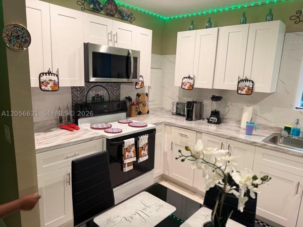 Jillshar Darrylcar, 940 NE 155th Ter, North Miami Beach, Florida 33162, image 2