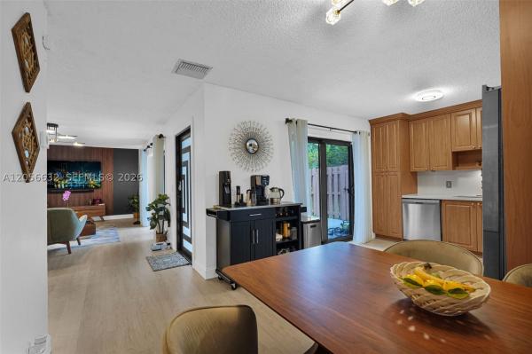 Camelot Gardens, 2603 Lakeview Ct, Cooper City, Florida 33026, image 2