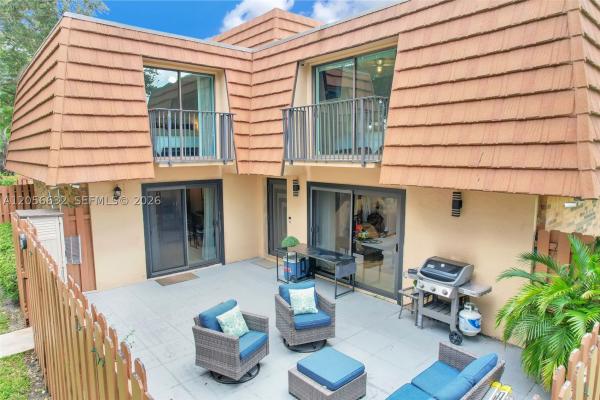 Camelot Gardens, 2603 Lakeview Ct, Cooper City, Florida 33026, image 1