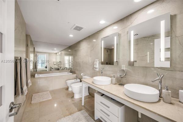 Icon Brickell Tower 2, 495 Brickell Ave #3702, Miami, Florida 33131, image 2