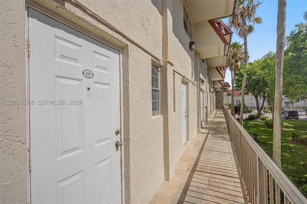 Villas Of Pinecrest, 6709 N Kendall Dr #223, Pinecrest, Florida 33156, image 1