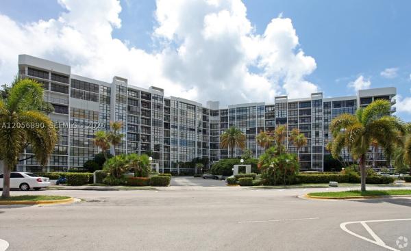 Oceanview Park, 800 Parkview Dr #410, Hallandale Beach, Florida 33009, image 3