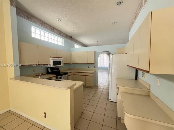 Embassy Trace, 10854 Limeberry Dr, Cooper City, Florida 33026, image 3