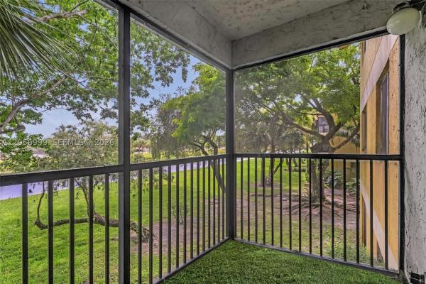 Oakland Forest Club, 3021 N Oakland Forest Dr #208, Oakland Park, Florida 33309, image 2