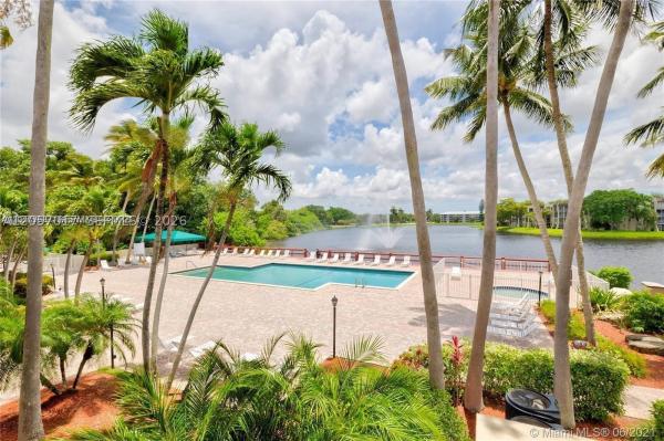 Sabal Palm Of Pine Island Ridge, 9520 Seagrape Dr #403, Davie, Florida 33324, image 3