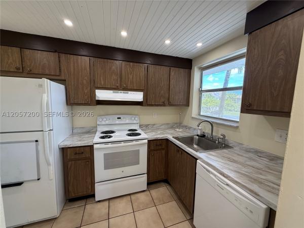 Sunrise Lakes 2, 8305 Sunrise Lakes Blvd #201, Sunrise, Florida 33322, image 2