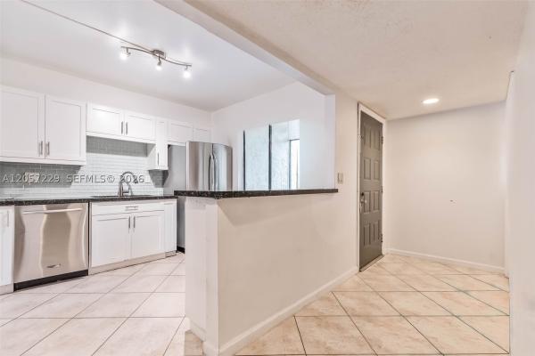 Racquet Club At Bonaventure, 325 Lakeview Dr #102, Weston, Florida 33326, image 3