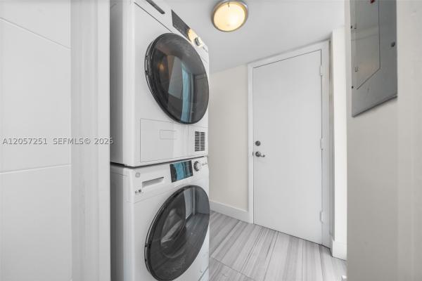 Golden Pointe, 3750 NE 209th Ter, Aventura, Florida 33180, image 2