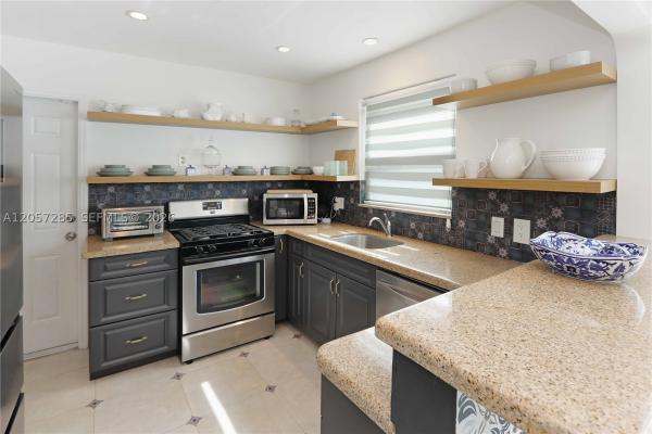 Hollywood Lakes, 405 S 16th Ave, Hollywood, Florida 33020, image 3