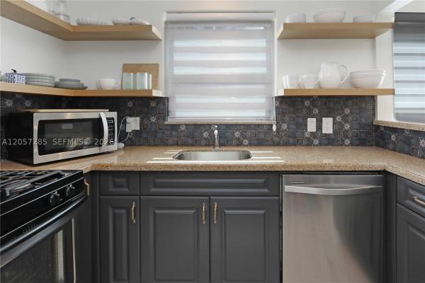 Hollywood Lakes, 405 S 16th Ave, Hollywood, Florida 33020, image 1