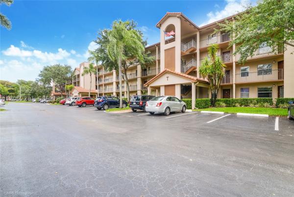 Cambridge At Century Village, 1251 SW 125th Ave #405T, Pembroke Pines, Florida 33027, image 3