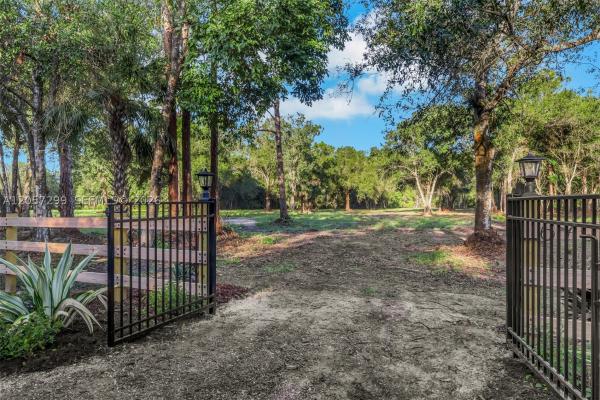 Happy Bull Farms, 6700 Louella Dr, Fort Myers, Florida 33905, image 3