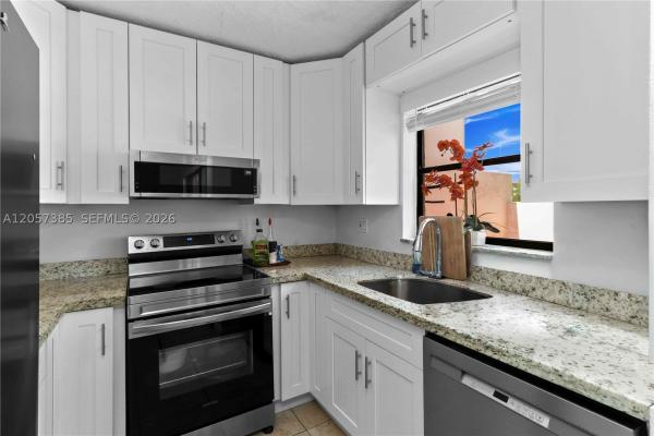 443 NW 97th Pl, Unincorporated Dade County, Florida 33172, image 3