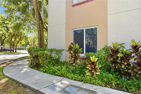 13920 SW 93rd Ln, Unincorporated Dade County, Florida 33186, image 2