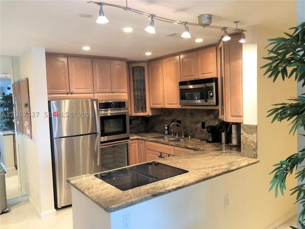 Bay Colony Club, 6339 Bay Club Dr #2, Fort Lauderdale, Florida 33308, image 2