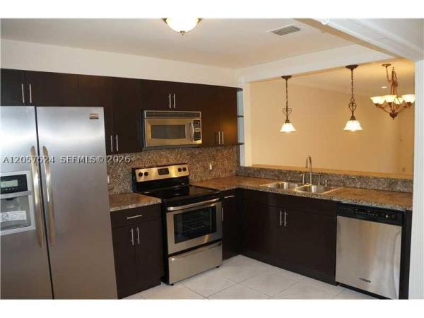 Villas Of Bonaventure, 459 Lakeview Dr #2, Weston, Florida 33326, image 2