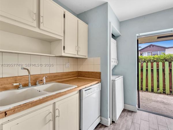Loch Lomond, 3201 NW 4th Ter #71, Pompano Beach, Florida 33064, image 1