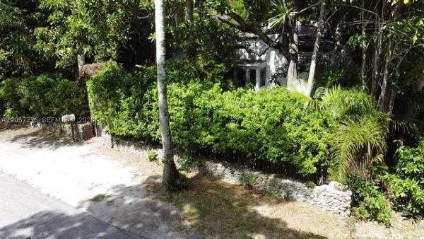 Douglas Circle, 3564 Linden Ln, Miami, Florida 33133, image 3