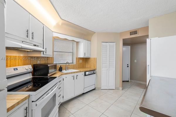 Plantation Club, 6655 W Broward Blvd #200, Plantation, Florida 33317, image 2
