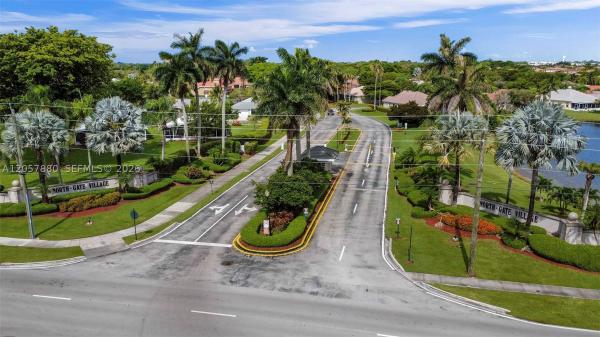 North Gate, 467 SE 20th Dr, Homestead, Florida 33033, image 2