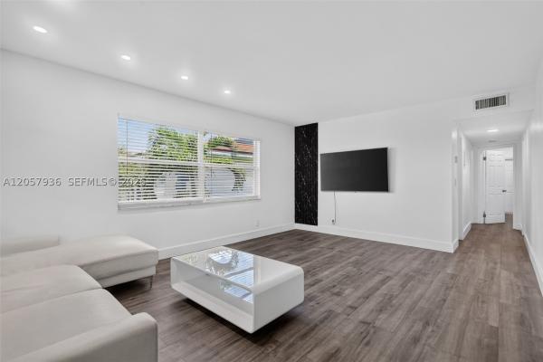 Linda Vista, 2100 Diana Dr #310, Hallandale Beach, Florida 33009, image 2