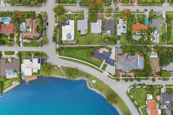Hollywood Lakes, 1204 S Northlake Dr, Hollywood, Florida 33019, image 2