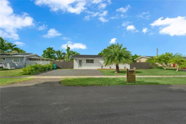 Pine Tree Manor, 9520 Lisa Rd, Cutler Bay, Florida 33157, image 1