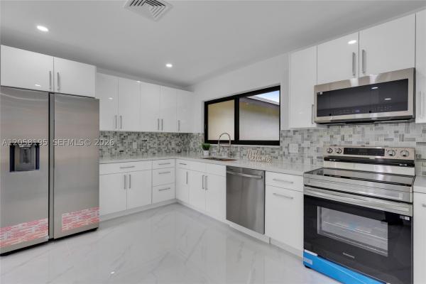 Plantation Gardens, 6940 NW 6th St, Plantation, Florida 33317, image 2
