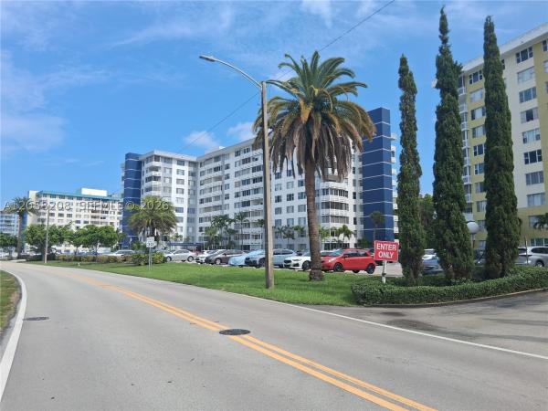 4400 Hillcrest Dr #201B, Hollywood, Florida 33021, image 2