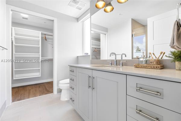 De Hedouvilles, 3335 Thomas Ave #103, Miami, Florida 33133, image 3
