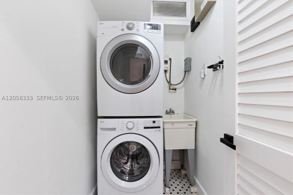 Douglas Circle, 3700 Loquat Ave, Miami, Florida 33133, image 1