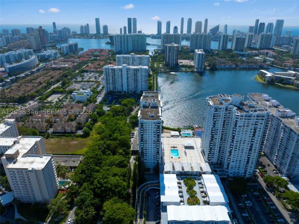 Commodore Plaza Century, 2780 NE 183rd St #1216, Aventura, Florida 33160, image 2