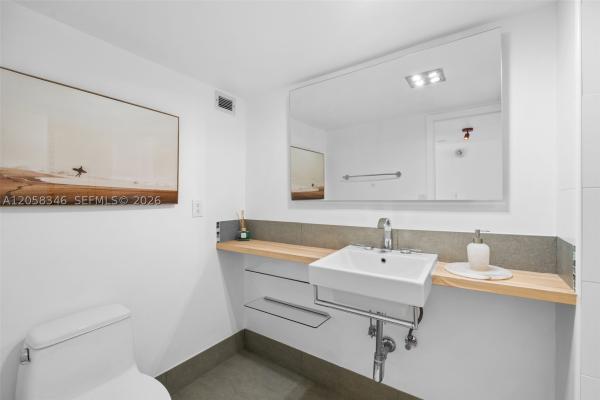 Commodore Plaza Century, 2780 NE 183rd St #1216, Aventura, Florida 33160, image 3