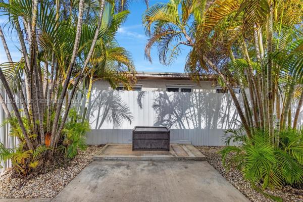 1616 SW 137th Pl, Unincorporated Dade County, Florida 33175, image 3