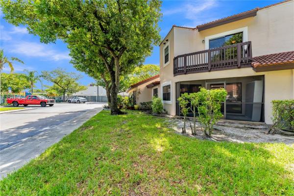 Lakeview Courts At Jacaranda, 9005 W Sunrise Blvd, Plantation, Florida 33322, image 2