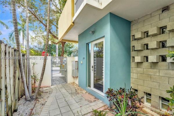 Washington Corner, 200 Washington Ave #15, Miami Beach, Florida 33139, image 2