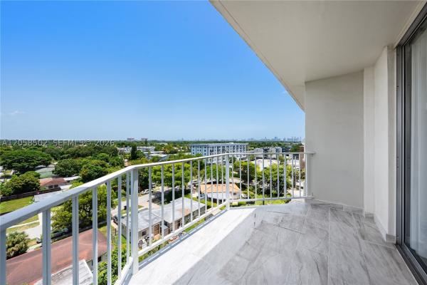 Gateway House North, 16740 NE 9th Ave #809, North Miami Beach, Florida 33162, image 1