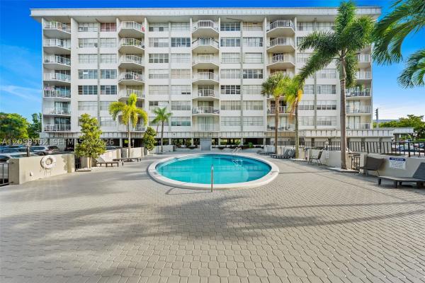 Gateway House North, 16740 NE 9th Ave #809, North Miami Beach, Florida 33162, image 3
